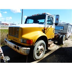 1989 IH YELLOW & WHITE CAB & CHASSIS