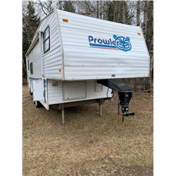 1995 25.5' Fifth Wheel Camper - c/w Slide Out