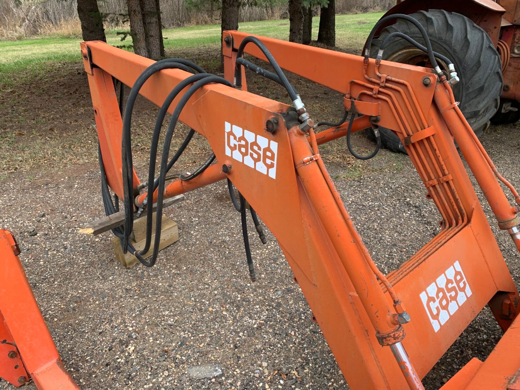 806 International c/w CASE FEL and Bucket - Diesel - 18.4-38 Tires ...
