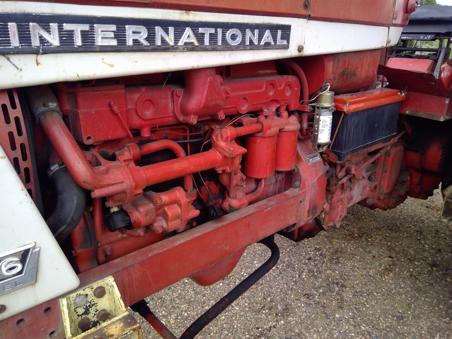 806 International c/w CASE FEL and Bucket - Diesel - 18.4-38 Tires ...