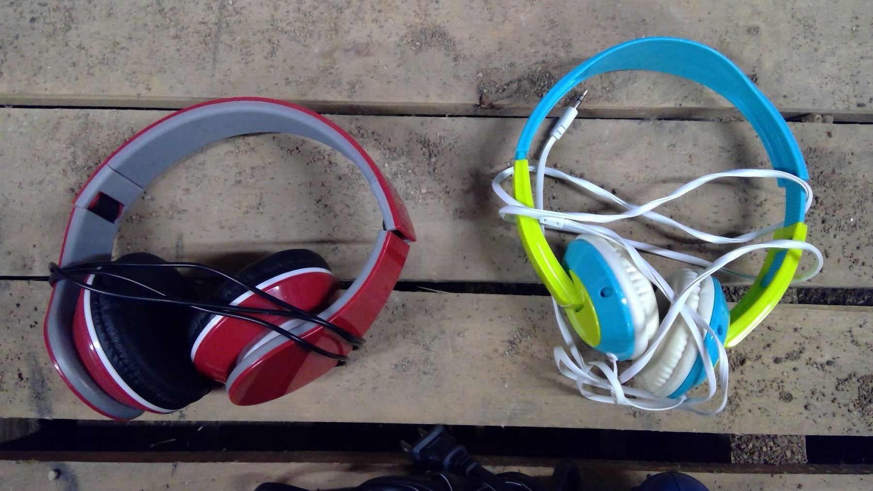 2 Headphones and Curling Iron