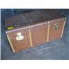 Image 1 : WOOD BOUND TRUNK