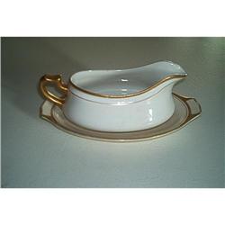 K.T. & K. Co. Gravy Boat and Dish #890807