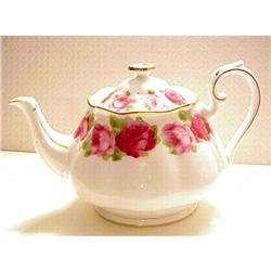 Royal Albert Lge.Teapot OLD ENGLISH ROSE  #933390