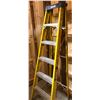 Image 1 : FEATHERLITE 6' STEP LADDER