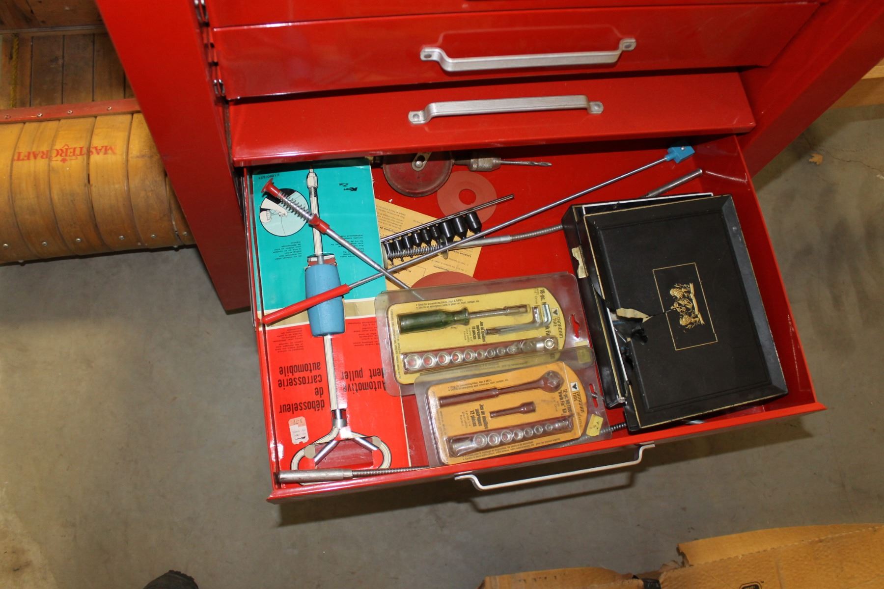 MAC 10 DRAWER RED TOOLBOX C/W ALL TOOLS INCLUDING SOCKETS, WRENCHES