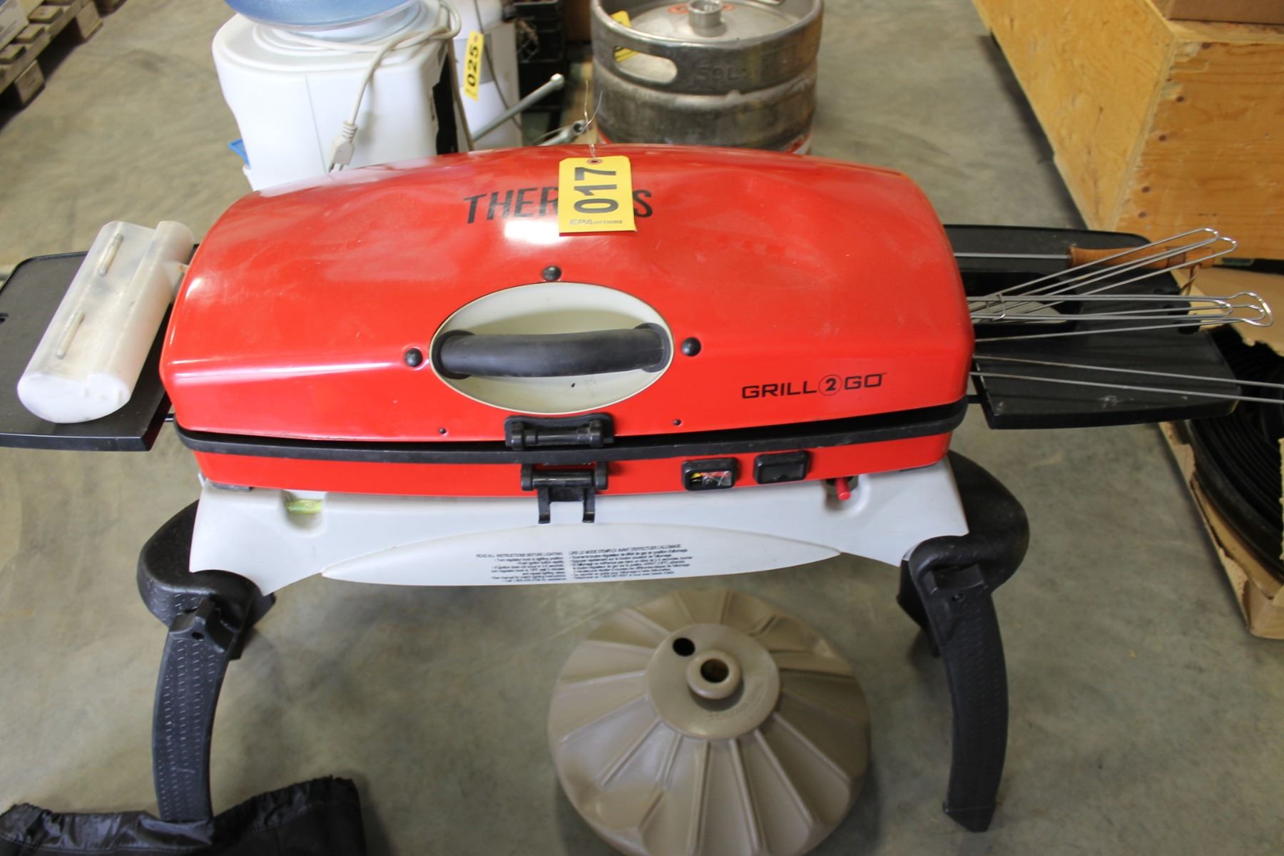 THERMOS RED CAMPING GRILL C/W STAND