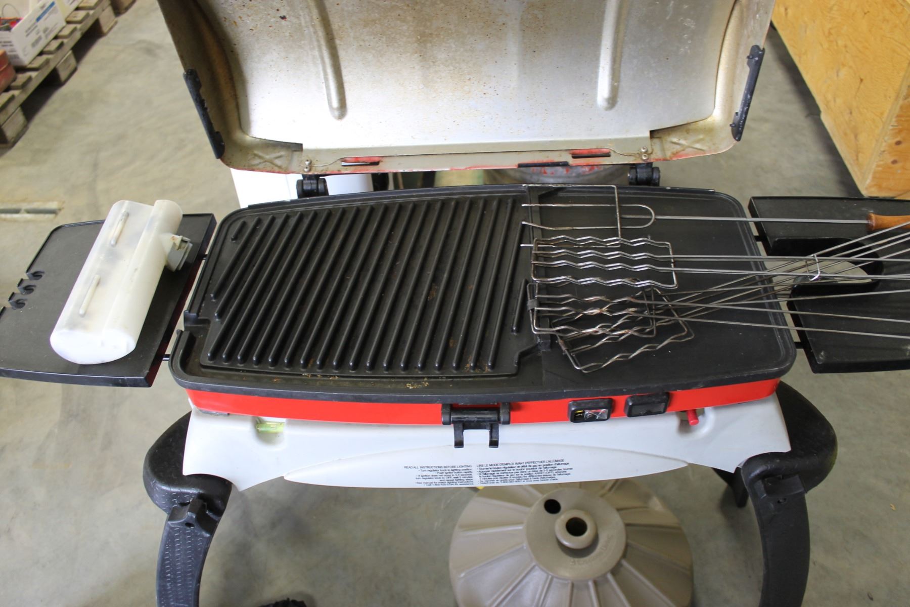 THERMOS RED CAMPING GRILL C/W STAND