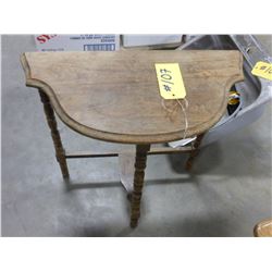 VINTAGE WOOD D-TABLE