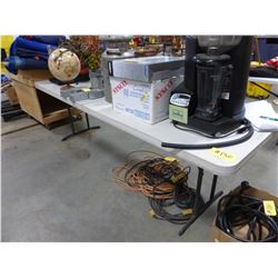 8' PLASTIC FOLDING TABLE