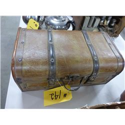 TRUNK STYLE SUITCASE