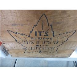 WOOD BUTTER CRATE WITH 8 MILK BOTTLES & 6 CREAMERS