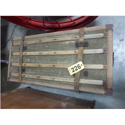 ANTIQUE STEAMER TRUNK