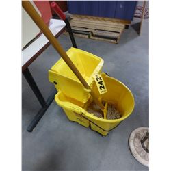 COMMERCIAL MOP PAIL, MOP & WRINGER