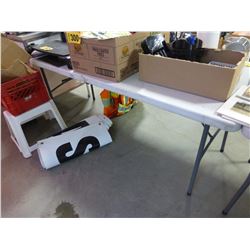 6' PLASTIC FOLDING TBLE