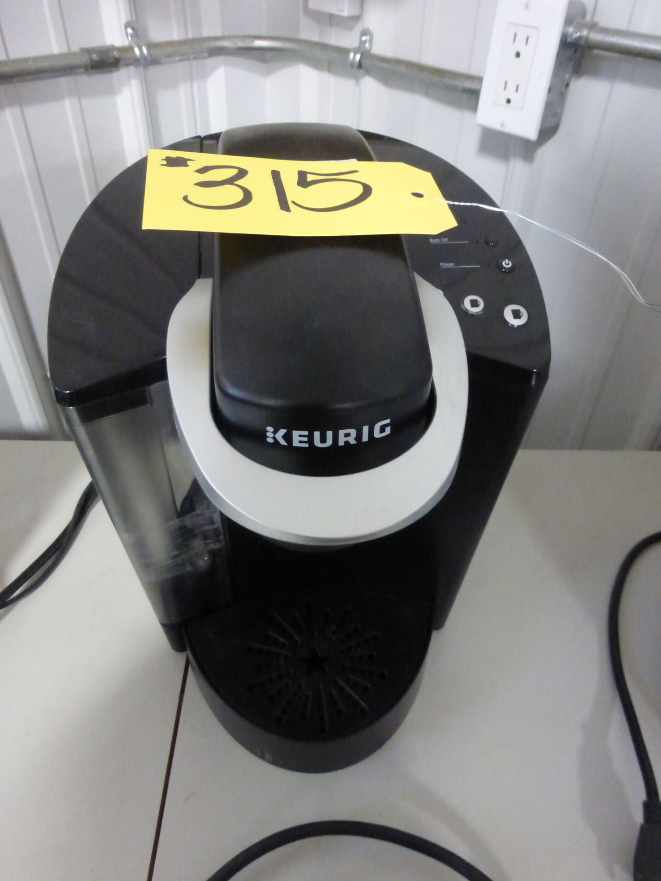 KEURIG COFFEE MAKER
