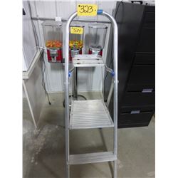 STEP LADDER