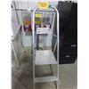 Image 1 : STEP LADDER