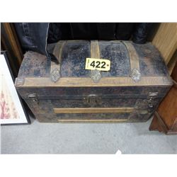 ANTIQUE STEAMER TRUNK