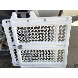 ADJUSTABLE SAFETY GATE