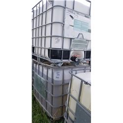 5 times 4x4 plastic liquid totes one is full of Aircraft Deicing fluid