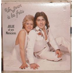1981 LP MINT 33 record Julie et ses musiciens in French - en Français, encore tout neuf