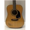 Image 2 : Garth Brooks Signed Acoustic Guitar