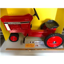 IHC 86 PEDAL TRACTOR 1983