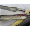 Image 2 : THREE STRAIGHT RAZORS