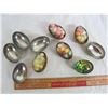 Image 3 : 5 METAL 1950'S EASTER EGGS AND CONTENTS