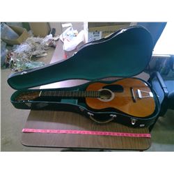 SMALL ACOUSTIC HONDO GUITAR W/ WORN HARD CASE