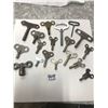 Image 1 : 18 Vintage Keys for Clocks and Wind Up Toys