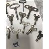 Image 3 : 18 Vintage Keys for Clocks and Wind Up Toys