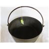 Image 1 : 10" CAST IRON POT