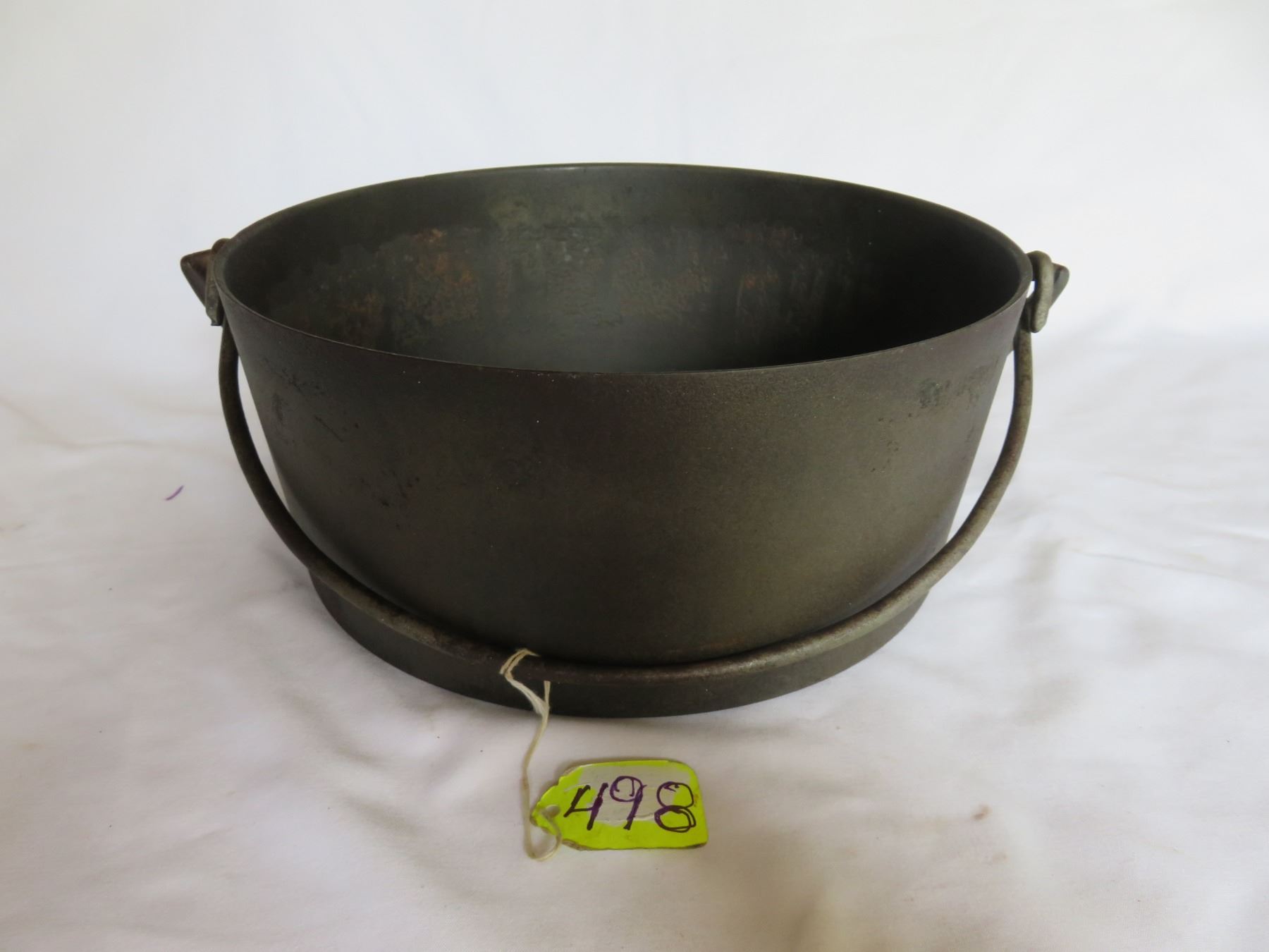 10" CAST IRON POT