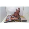 Image 2 : GAME OF THRONES POP-UP BOOK (2014)