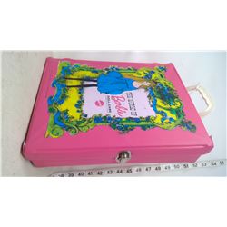 BARBIE CASE 1968 AND CONTENTS