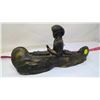 Image 2 : EXPLORER IN CANOE SCULPTURE