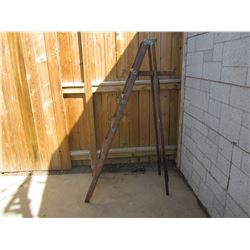 VINTAGE WOODEN LADDER