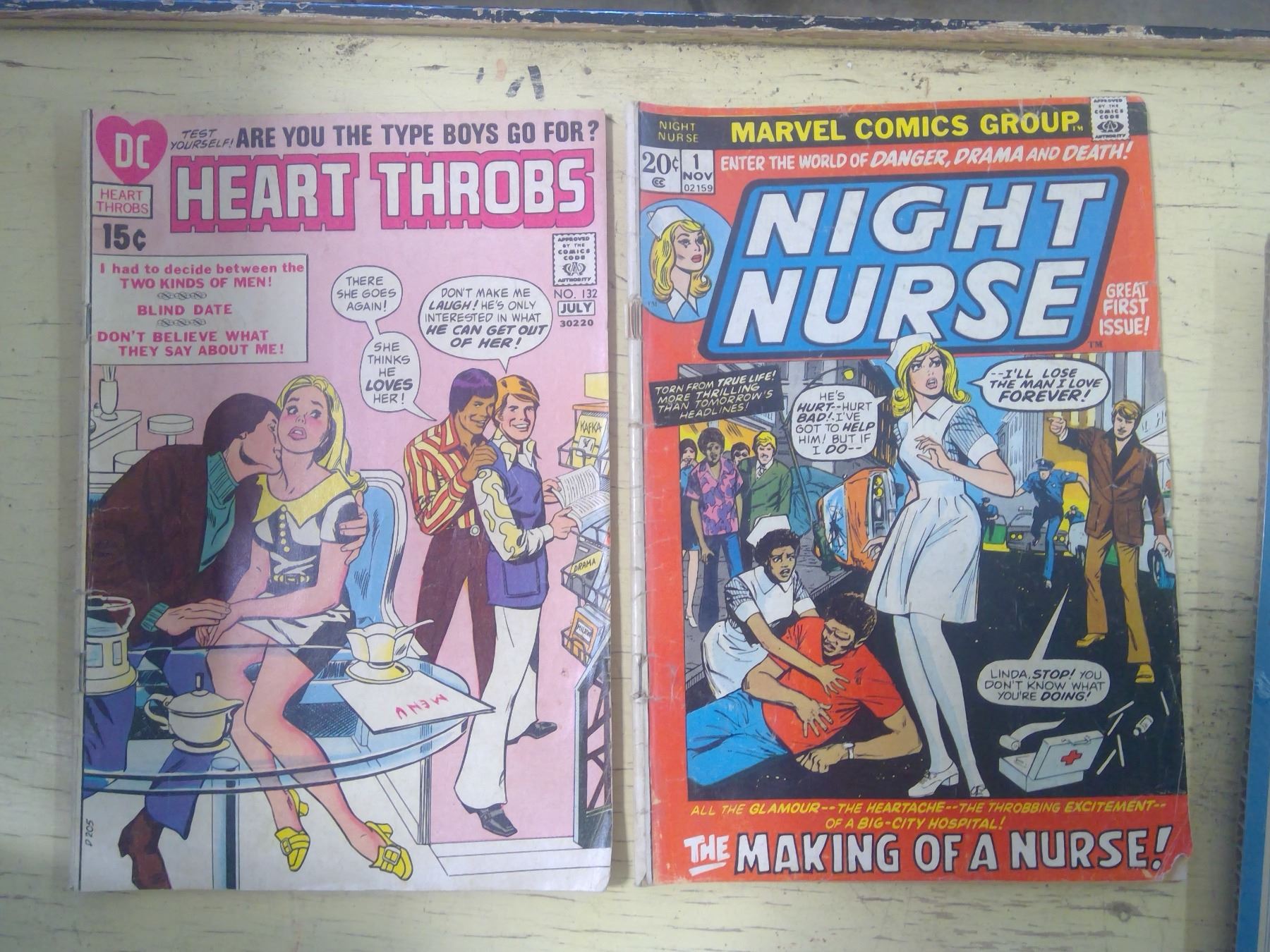 ENVELOPE FULL OF OLD PHOTOS + DECEMBER 1976 CALENDAR + COMIC BOOKS