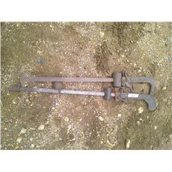 2- BEAM SCALES (ONE GURNEY, ONE UNKNOWN)