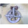 Image 2 : LOT OF PULLEYS