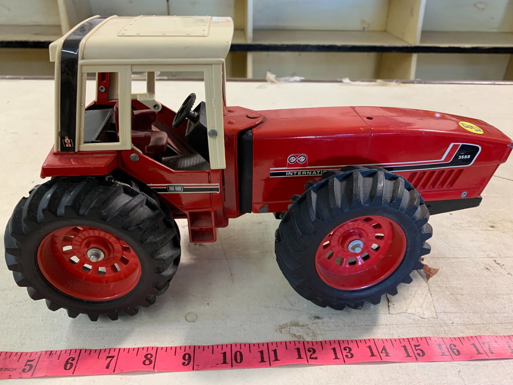 large ride on toy tractor
