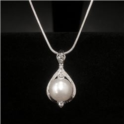 Elegant Ladies 925 Silver Necklace With Pearl Mounted Pendant