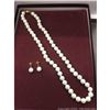 Image 3 : Elegant Matching Pearl Necklace And Earrings