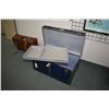 Image 2 : Blue metal steamer trunk with tray and key