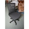 Image 1 : Radnor swiveling office chair