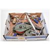 Image 1 : Three sets of wire pullers and a metal pulley