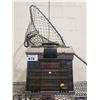 Image 2 : TACKLE BOX & FISHING NET