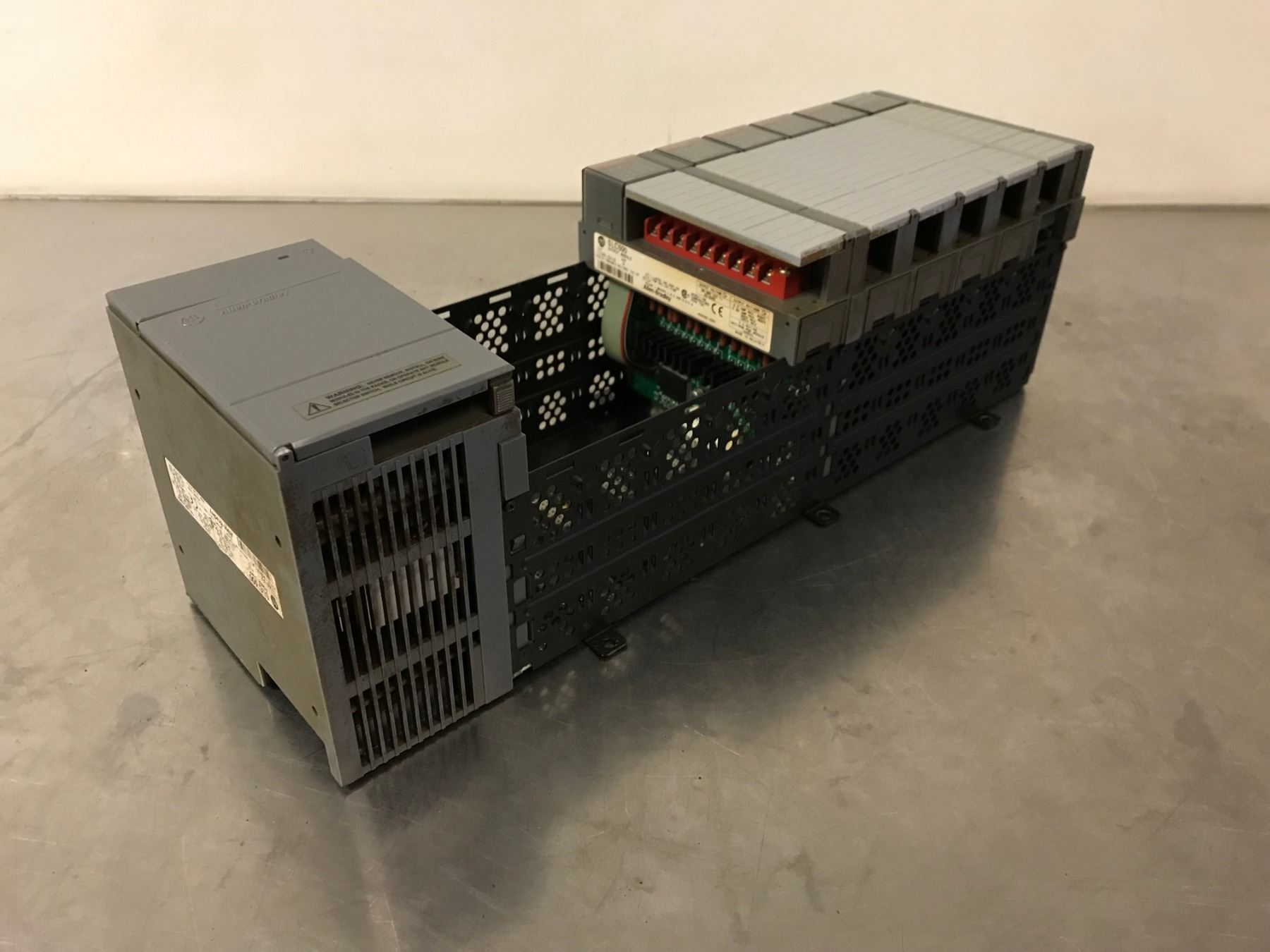 P2 Rack Module ALLEN BRADLEY 1746-P2 SLC 500 POWER SUPPLY W/ 10 SLOT RACK & I/O MODULES